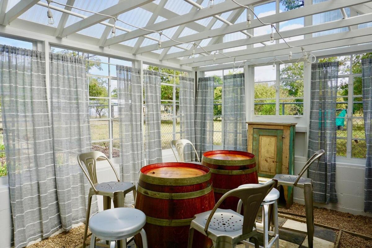 Вилла Sunny Charming Retreat: Wine Greenhouse Фредериксберг Экстерьер фото