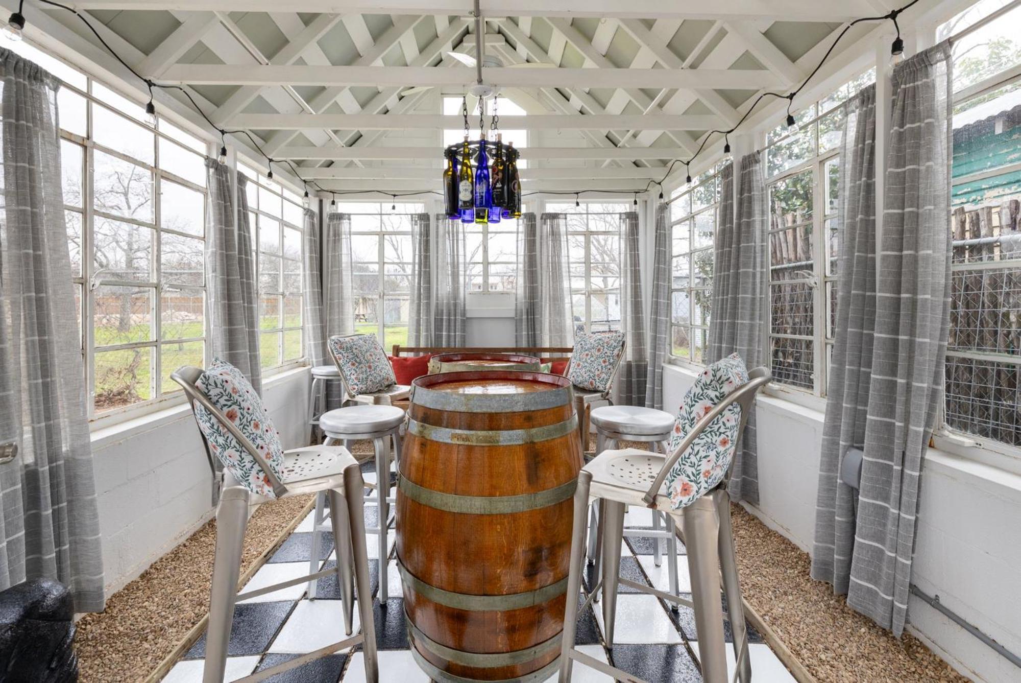 Вилла Sunny Charming Retreat: Wine Greenhouse Фредериксберг Экстерьер фото